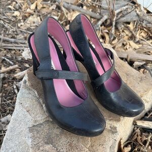 TSUBO leather Mary Jane’s Velcro strap heeled